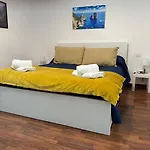 Una Finestra Su Napoli